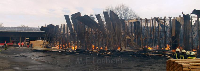 Grossbrand Holzlager Siegburg Industriestr P239.JPG